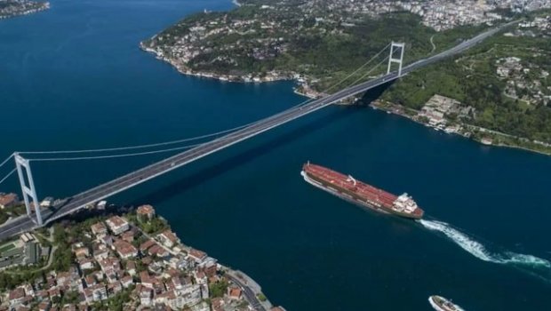 İstanbul boğazlarında gəmilərin hərəkəti dayandırıldı - Yaxta yarışları keçirilir