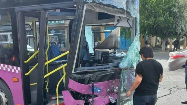 Bakıda 2 sərnişin avtobusu toqquşdu: 6 nəfər xəsarət aldı - FOTO