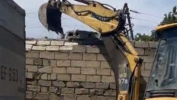 Bakıda qanunsuz tikili söküldü – FOTO/VİDEO