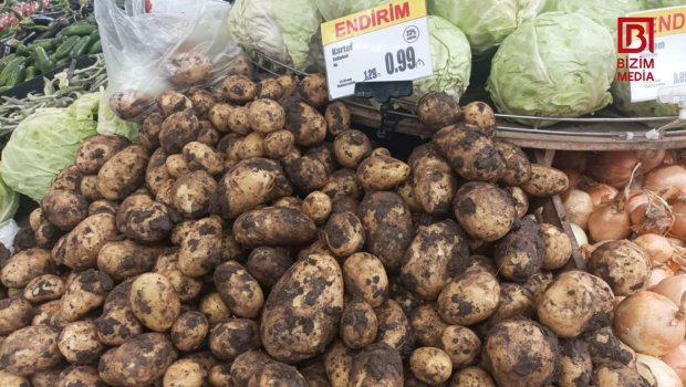 “Araz market” də satılan palçıqlı kartof NARAZILIQ yaratdı – FOTO/VİDEO 