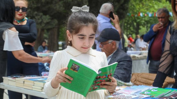 III Türk Dünyası Ədəbiyyat və Kitab Festivalında balaca uşaqlar - FOTO