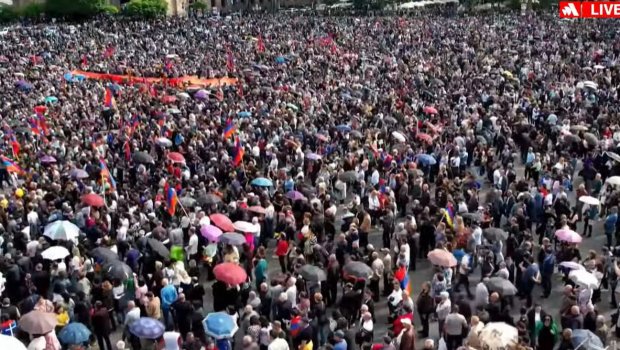 İrəvanda Paşinyanın istefası tələbi ilə aksiya başladı - FOTO/VİDEO