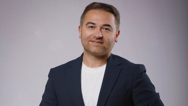 İlkin yeni avtomobili ilə qəza KEÇİRDİ – FOTO