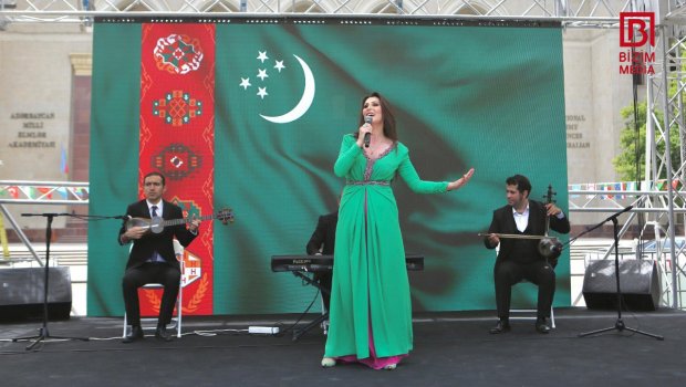Gülyanaq Məmmədova türkmən dilində mahnı İFA EDİB - FOTO/VİDEO