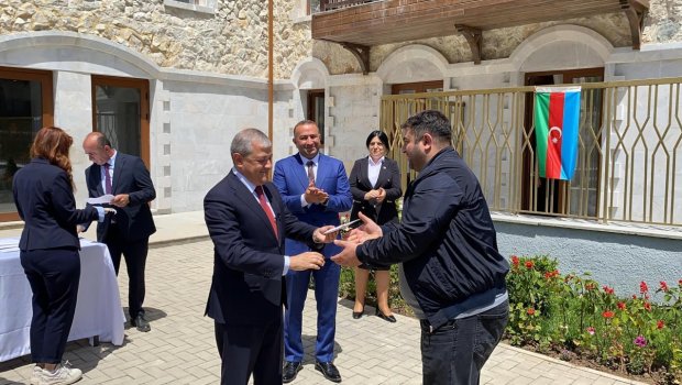 Şuşa şəhərində daha 15 ailəyə mənzillərinin açarları təqdim olundu – FOTO