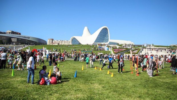 Heydər Əliyev Mərkəzinin parkında Uşaq festivalı təşkil olunacaq - FOTO
