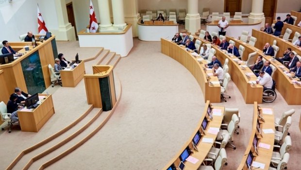 Gürcüstan parlamentində Seçki Məcəlləsinə dəyişiklik edilib