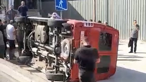 Xocasən yolunda mikroavtobus aşıb, xəsarət alanlar var - VİDEO 