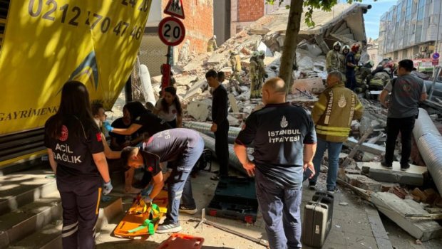 İstanbulda yaşayış binası çökdü - Dağıntılar altında qalanlar var - VİDEO
