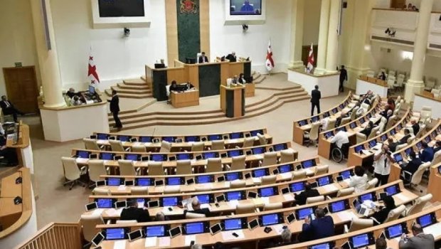 Gürcüstanda mübahisəli qanun layihəsi qüvvəyə mindi