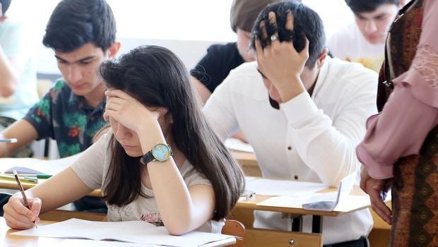 Valideyn basqısının FƏSADLARI – Ali təhsil almadan xoşbəxt olmaq mümkün deyil?!