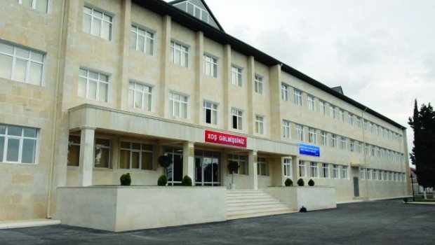 Dərs vaxtı xəsarət aldığı iddia olunan şagirdin ailəsi məktəbdən şikayətçidir