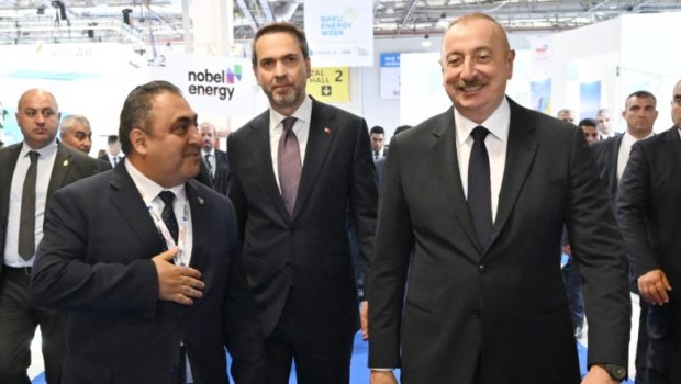 Prezident İlham Əliyevə “Caspian Energy” jurnalı təqdim edilib