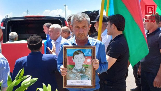 32 il sonra qalıqları tapılan şəhid Gəncədə torpağa TAPŞIRILDI – FOTO