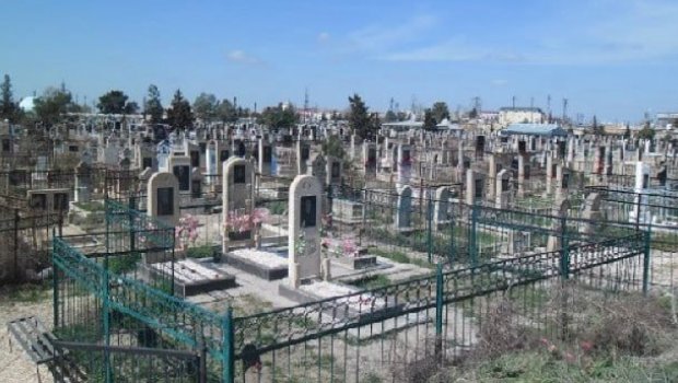 Bir neçə nəfəri bir qəbirdə dəfn etmək – İslamda buna İCAZƏ varmı? 