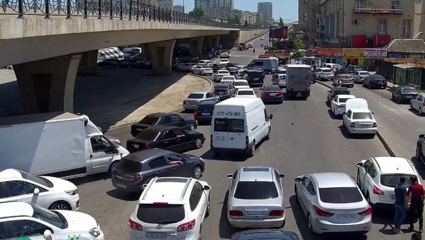 Sürücülərin NƏZƏRİNƏ: Bu yolda maşınların hərəkətinə məhdudiyyət qoyuldu