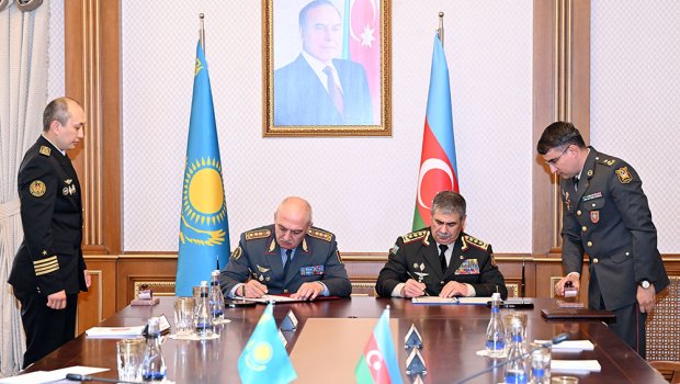 Azərbaycan və Qazaxıstan arasında hərbi əməkdaşlığa dair sənəd imzalandı – FOTO/VİDEO  