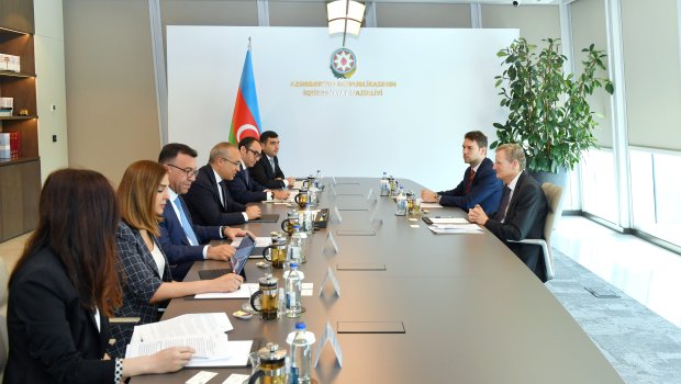 Azərbaycanla AIIB arasında ikitərəfli əməkdaşlıq MÜZAKİRƏ EDİLDİ - FOTO