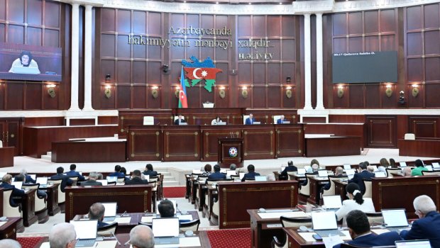 Milli Məclisin növbədənkənar sessiyasının ilk iclasında 13 məsələ müzakirə olunub - FOTO