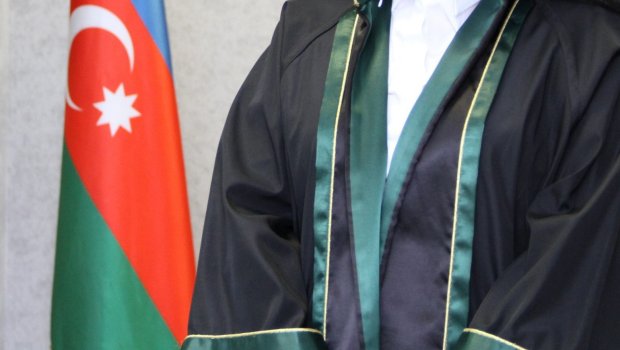 Azərbaycanda iki vəkilin fəaliyyəti DAYANDIRILDI
