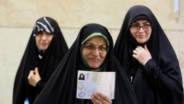 İranda prezidentliyə qadın namizəd fikrindən daşındı