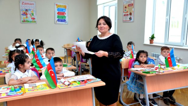 Bakıda müəllimlərin orta aylıq maaşı 985 manat TƏŞKİL EDİB 