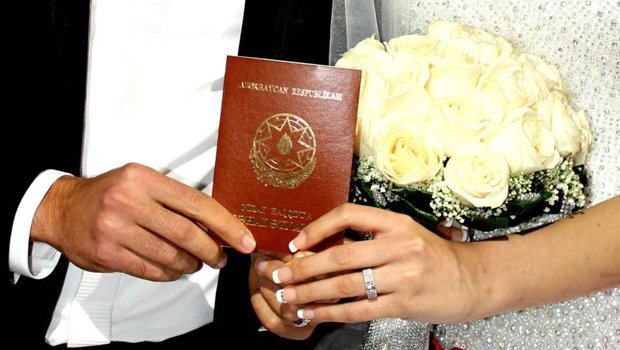 Azərbaycanda nikah yaşı üzrlü səbəblərə görə 1 il AZALDILMAYACAQ 