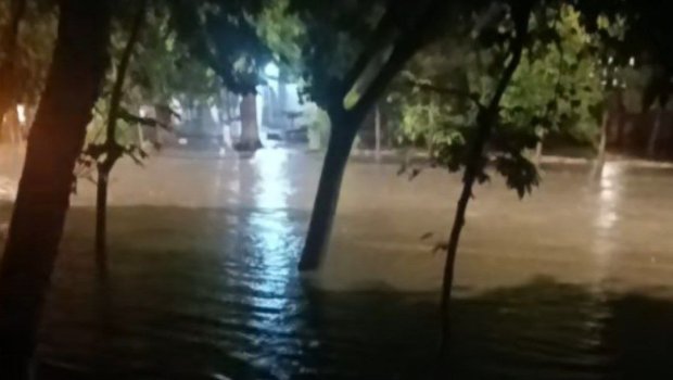 Mingəçevirin bir çox küçələrini sel basdı - FOTO