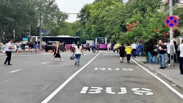 Bakının mərkəzində daha bir küçədə avtobus zolağı salınıb - FOTO