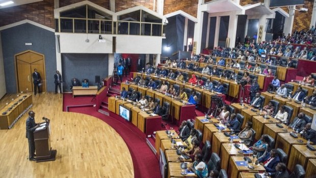 Ruanda prezidenti parlamenti buraxıb