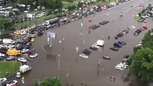 Moskvanın bu rayonları su qaltında QALDI - VİDEO