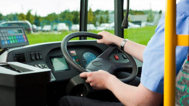 Avtobus sürücüsü 5 qıza cinsi istismar etməkdə İTTİHAM olunur