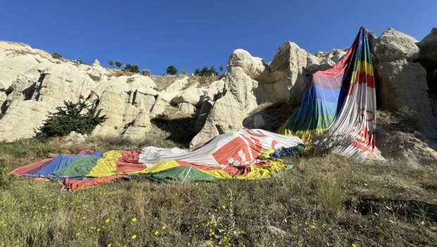 Kapadokyada içərisində 22 nəfərin olduğu hava şarı qayalara ÇIRPILDI - FOTO/VİDEO