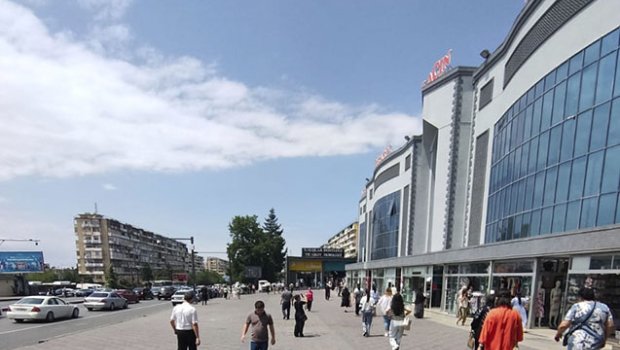 “Laçın”ın qarşısındakı qanunsuz parkinq yığışdırıldı - FOTO