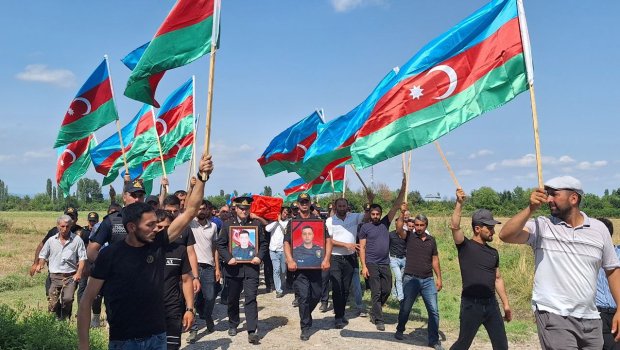 Həlak olan polis serjantı Mirəli Heydərov dəfn edildi – YENİLƏNİB - FOTO/VİDEO   