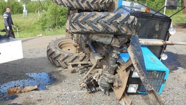 Ağcabədidə avtomobillə traktor toqquşdu, ölən var