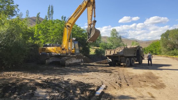 Naxçıvanda yollarda yaranan problemlər aradan qaldırılır - FOTO