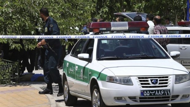İranda seçki qutularını daşıyan avtomobilə HÜCUM: Ölənlər və yaralananlar var – VİDEO