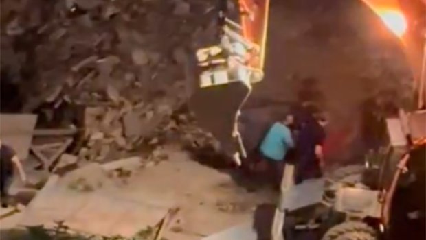 Bakıda gecə söküntü aparıldı: Qadını evindən zorla çıxardılar - VİDEO
