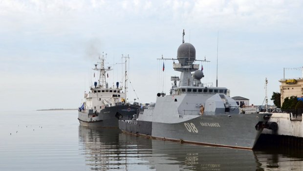 Rusiyanın hərbi gəmiləri Bakı limanını tərk etdi - FOTO