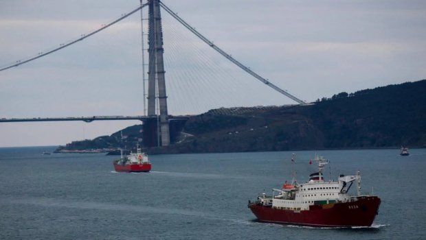Türkiyə Bosfor və Çanaqqala boğazlarından gəmilərin keçid haqqını artırdı