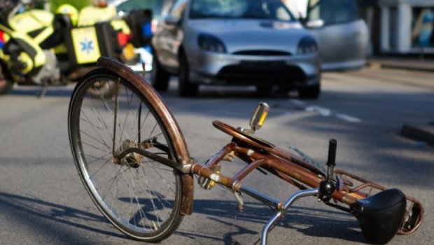 Lənkəranda minik avtomobili velosipedçini vurdu