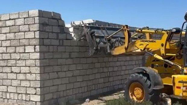 Sumqayıtda qanunsuz hasarlar belə söküldü - VİDEO