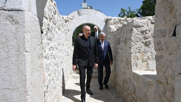 Prezident Şuşada Aşağı Gövhər Ağa məscidinin bərpadan sonra açılışında - FOTO