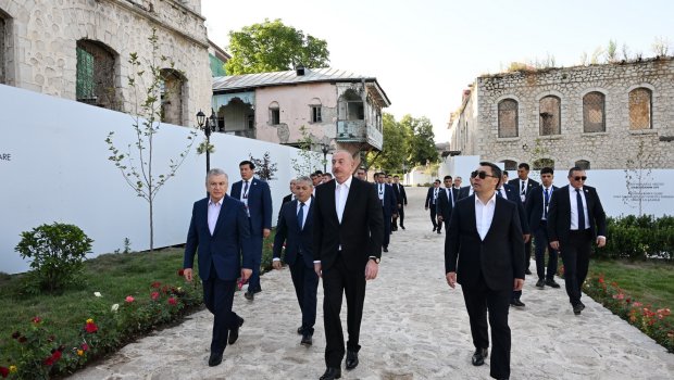 İlham Əliyev Özbəkistan və Qırğızıstan liderləri ilə Şuşanı gəzdi - FOTO