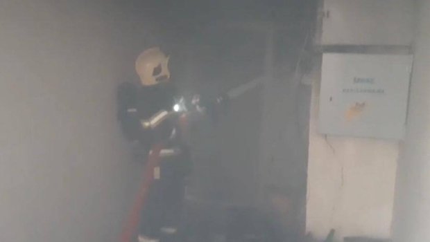 Bakıda yaşayış binasında yanğın oldu - FOTO/VİDEO
