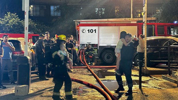 Bakıdakı yanğında 60 nəfər təxliyə olundu: 24-ü uşaqdır - VİDEO