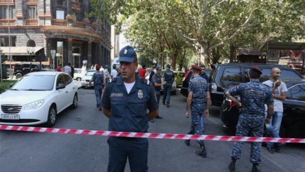 Paşinyanın partiyasının ofisi yaxınlığında atışma oldu