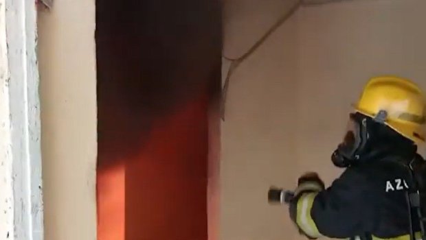 Bakıda yaşayış binasında yanğın – VİDEO  