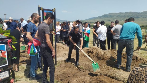 Birinci Qarabağ müharibəsinin daha beş şəhidi Xocalıda dəfn edilib - FOTO/VİDEO